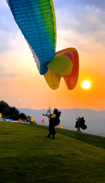 天坪山玩滑翔伞