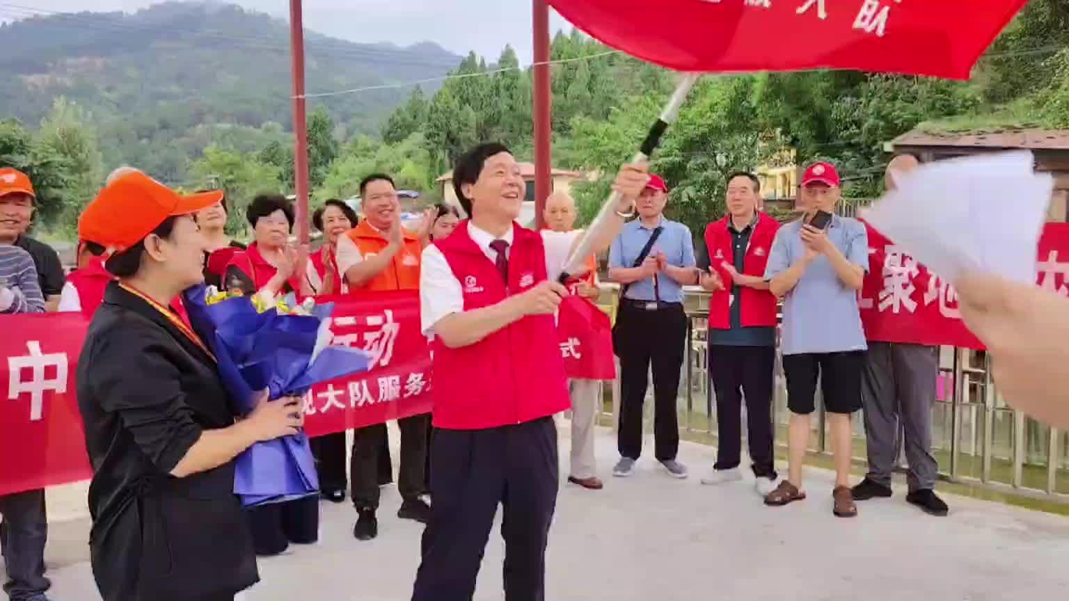 助力乡村振兴银龄志愿者在行动
