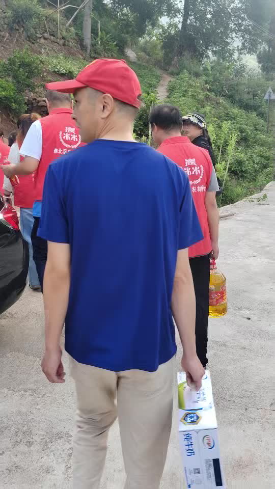 2025年9月14日纭观志愿服务大队十位志愿者同行慰问石船镇的一位独居老人