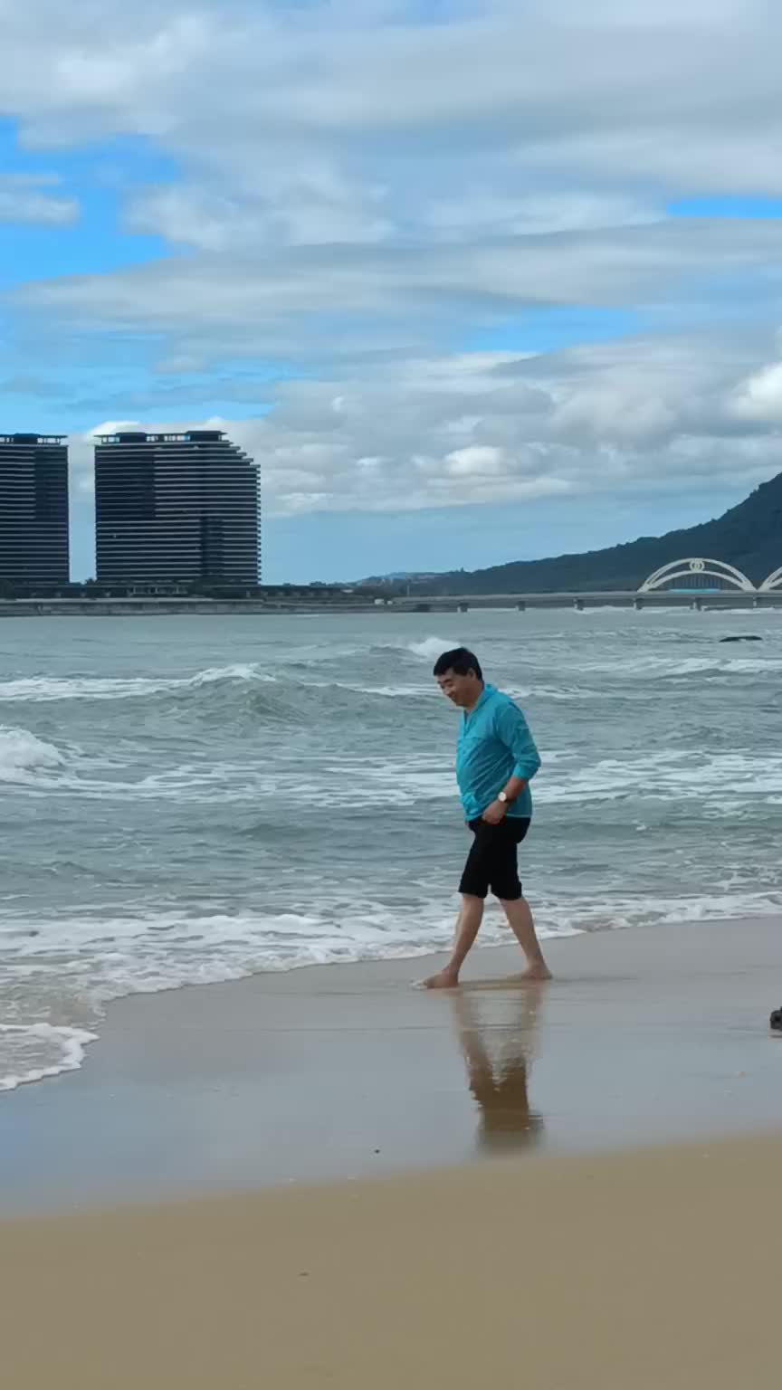 日月湾踏浪