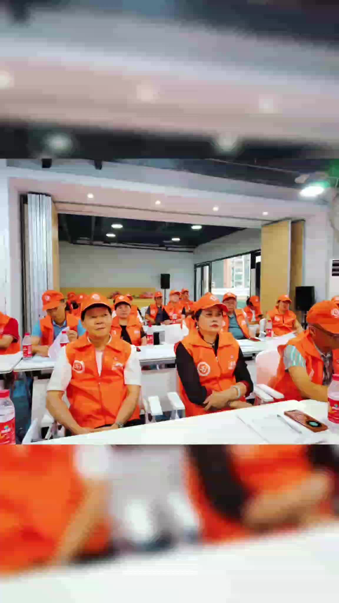 关爱一老一小银龄志愿在行动