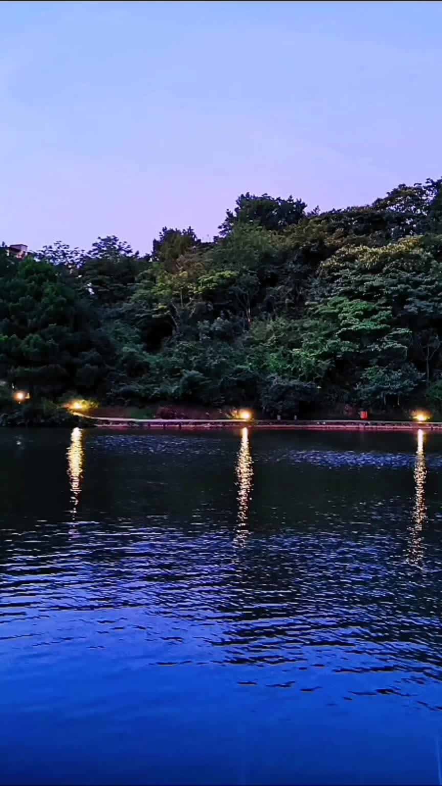 万盛眼镜湖夜景美！