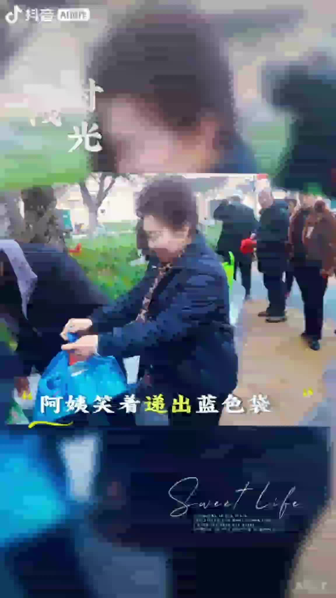 银龄总队一银龄志愿者关爱一老一小在行动2025.12.18日