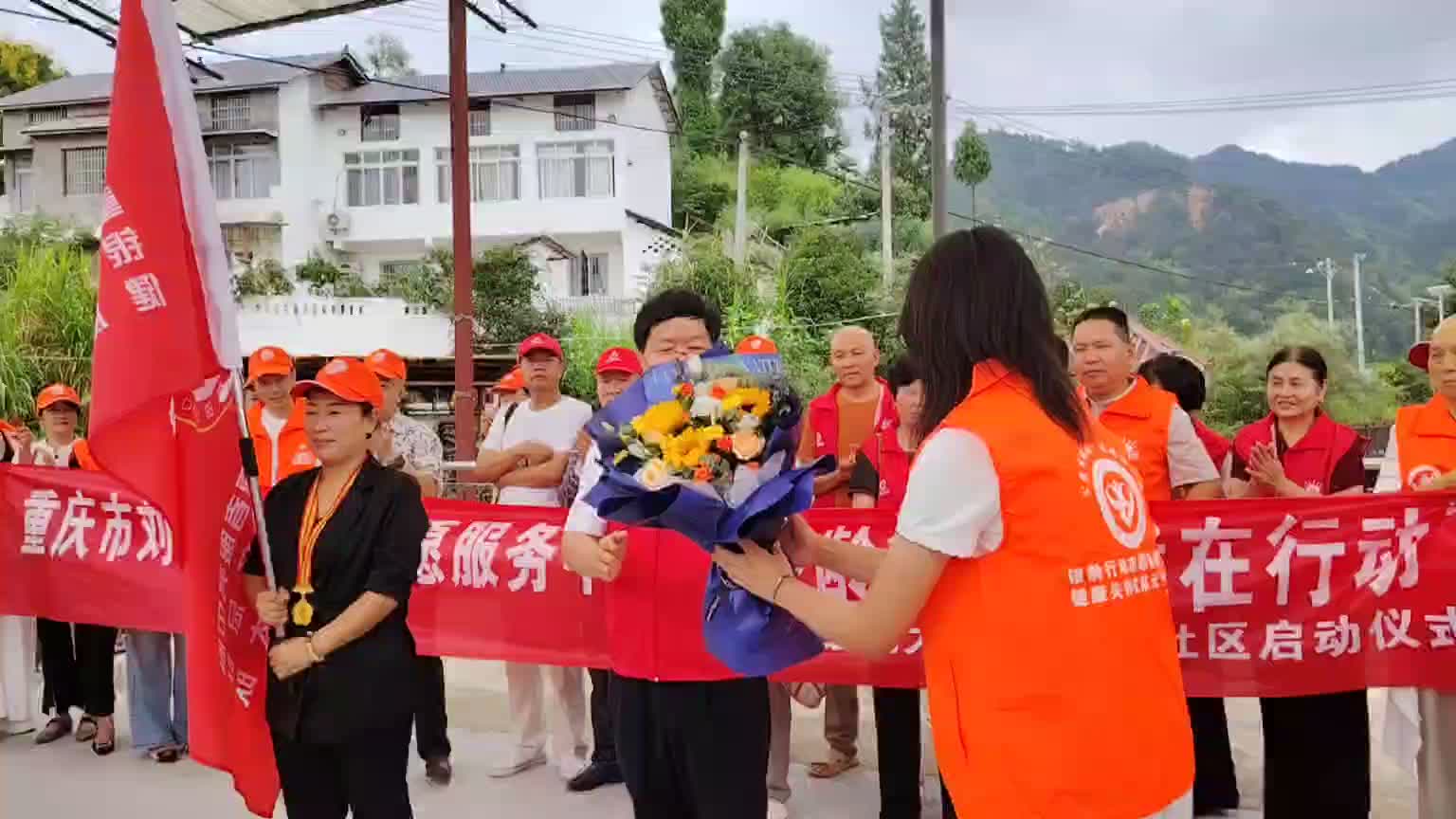 银龄总队纭观大队启动仪式在渝北希望村纭观山庄举行