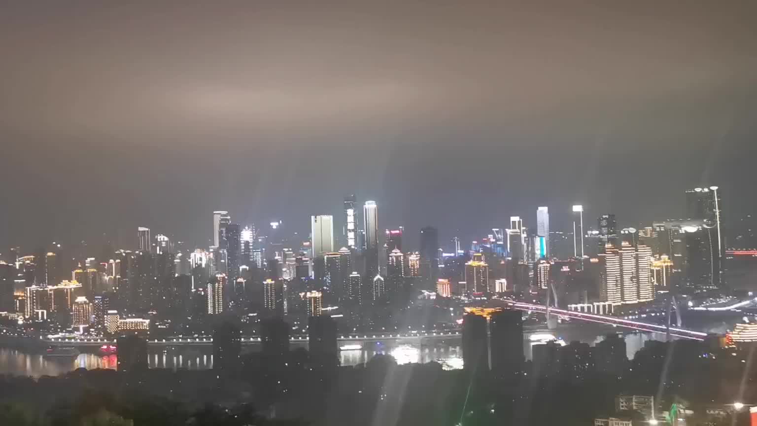 南山一棵树观重庆两江夜景！