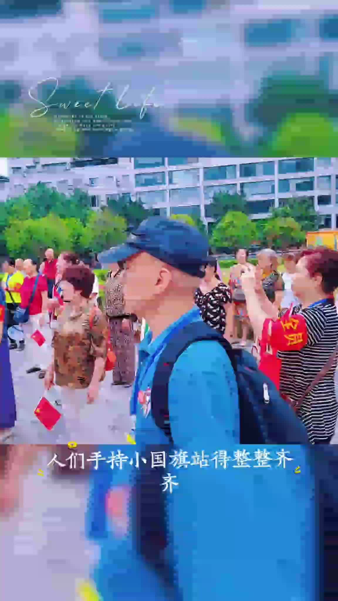 银龄格高大队接受九龙坡长跑协会授旗2025.10月